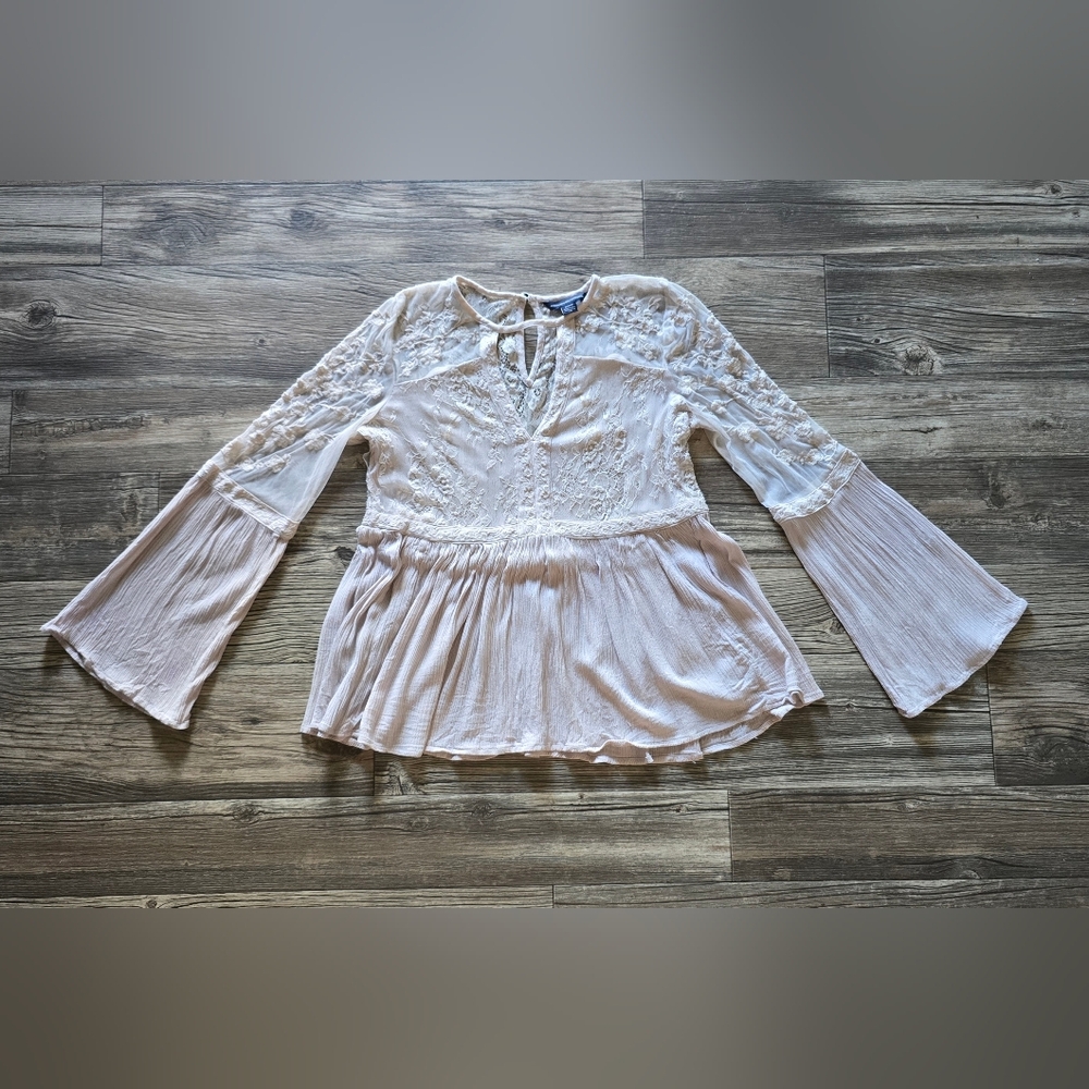 American Eagle Outfitters Boho Whimsical Bell Sleeve Cream Lace Blouse Size M